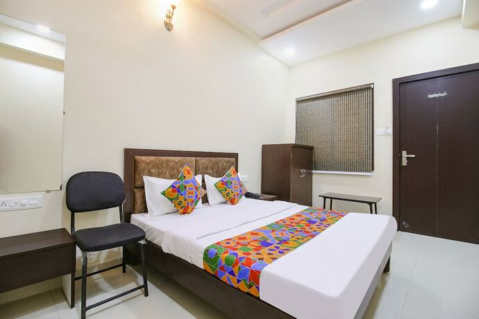Imagen de la habitación del Hotel Fabexpress The Shloka. Foto 19