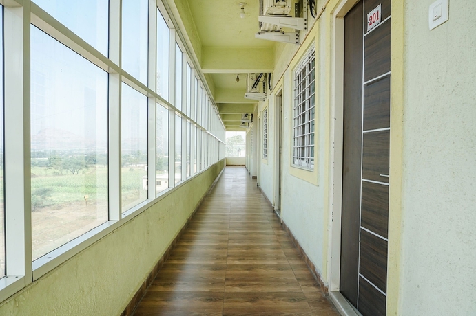 Imagen de los interiores del Hotel Fabexpress Vaishnav Inn. Foto 11