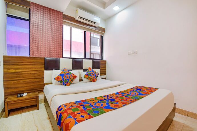 Imagen de la habitación del Hotel Fabhotel Acropole Inn. Foto 17