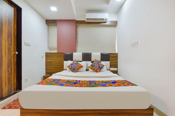 Imagen de la habitación del Hotel Fabhotel Acropole Inn. Foto 18