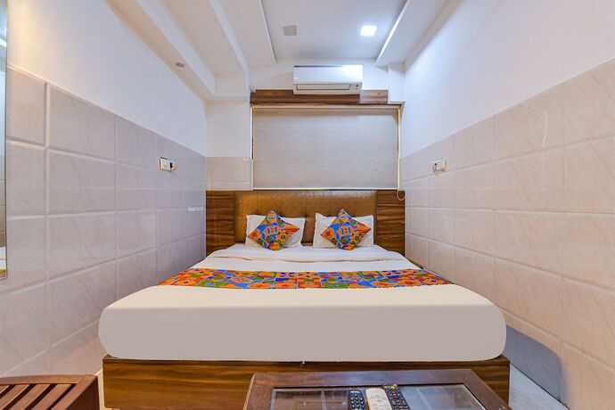 Imagen de la habitación del Hotel Fabhotel Acropole Inn. Foto 19