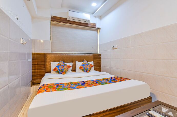 Imagen de la habitación del Hotel Fabhotel Acropole Inn. Foto 20