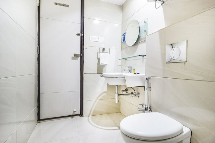 Imagen de la habitación del Hotel Fabhotel Amrit Residency. Foto 17