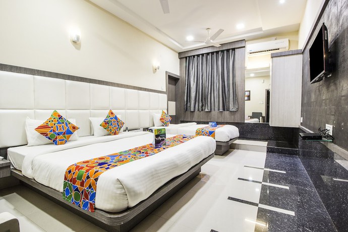 Imagen de la habitación del Hotel Fabhotel Anmol's Classic Napier Town. Foto 5