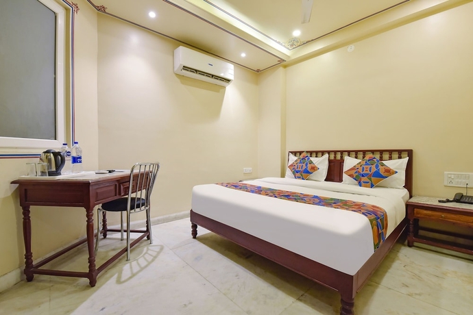Imagen de la habitación del Hotel Fabhotel Bayan Elegance. Foto 2