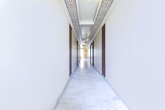 Imagen de los interiores del Hotel Fabhotel Bayan Elegance. Foto 13