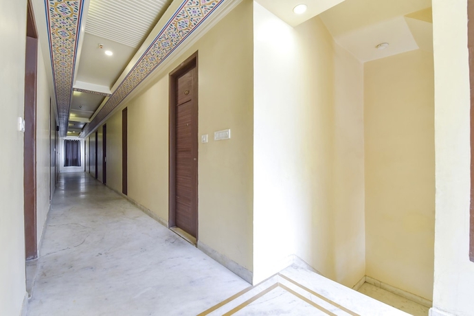 Imagen de los interiores del Hotel Fabhotel Bayan Elegance. Foto 14