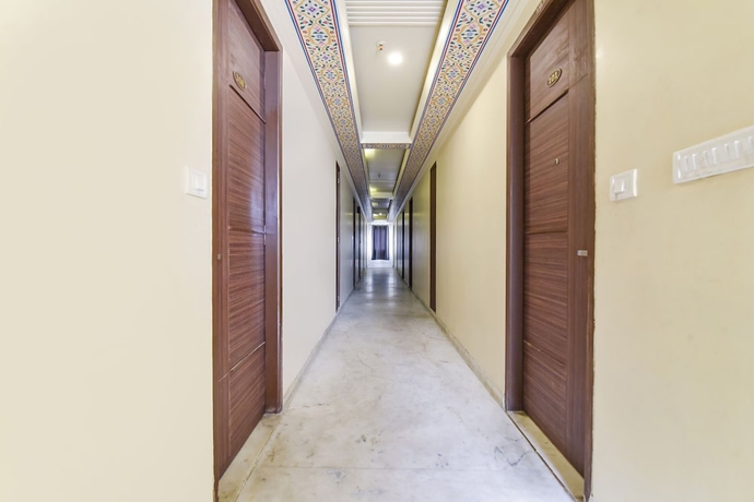 Imagen de los interiores del Hotel Fabhotel Bayan Elegance. Foto 15