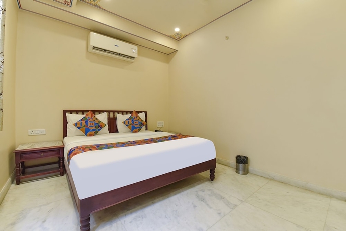Imagen de la habitación del Hotel Fabhotel Bayan Elegance. Foto 9