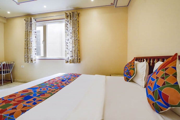 Imagen de la habitación del Hotel Fabhotel Bayan Elegance. Foto 12