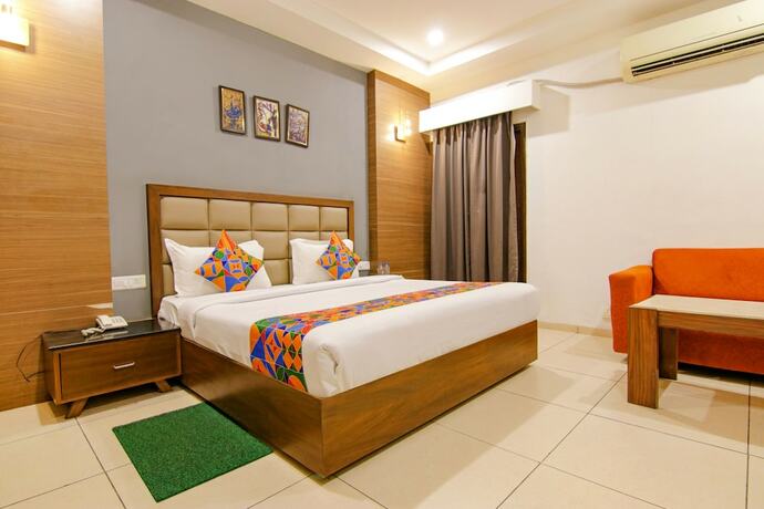 Imagen de la habitación del Hotel Fabhotel Citi Inn. Foto 17