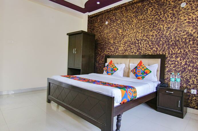 Imagen de la habitación del Hotel Fabhotel City Palace. Foto 19