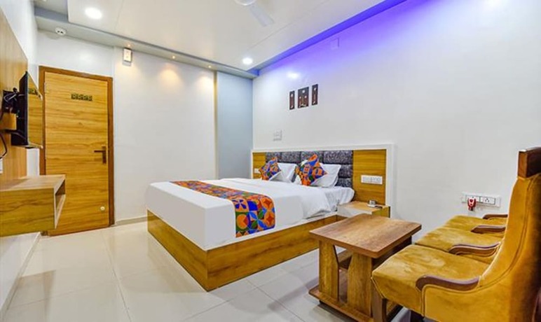 Imagen de la habitación del Hotel Fabhotel Dev Palace. Foto 19