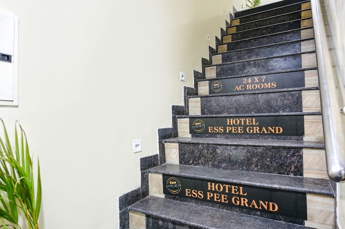 Imagen de los interiores del Hotel Fabhotel Ess Pee Grand. Foto 17