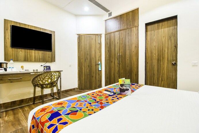 Imagen de la habitación del Hotel Fabhotel Galleria Inn. Foto 25