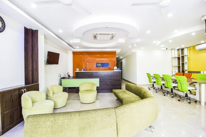 Imagen de los interiores del Hotel Fabhotel Galleria Inn. Foto 37