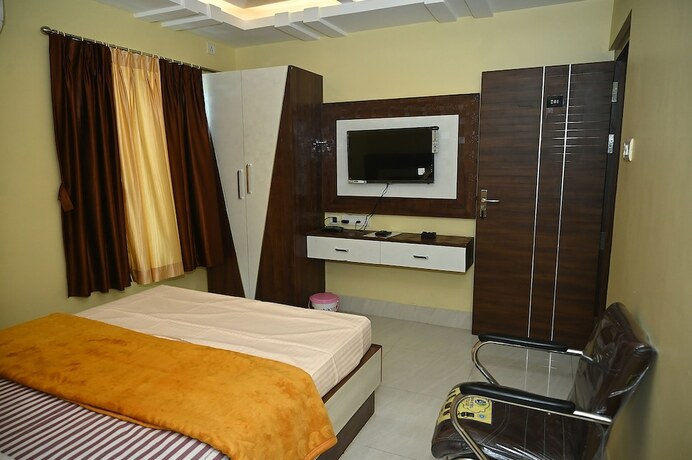 Imagen general del Hotel Fabhotel Golden Bliss. Foto 14