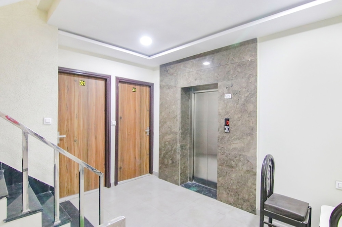 Imagen de los interiores del Hotel Fabhotel Golden Gate. Foto 6
