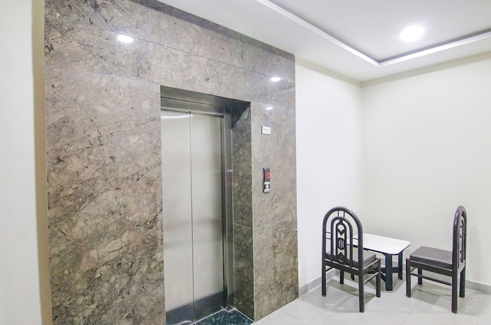 Imagen de los interiores del Hotel Fabhotel Golden Gate. Foto 8