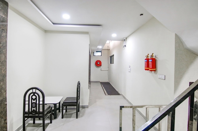 Imagen de los interiores del Hotel Fabhotel Golden Gate. Foto 9
