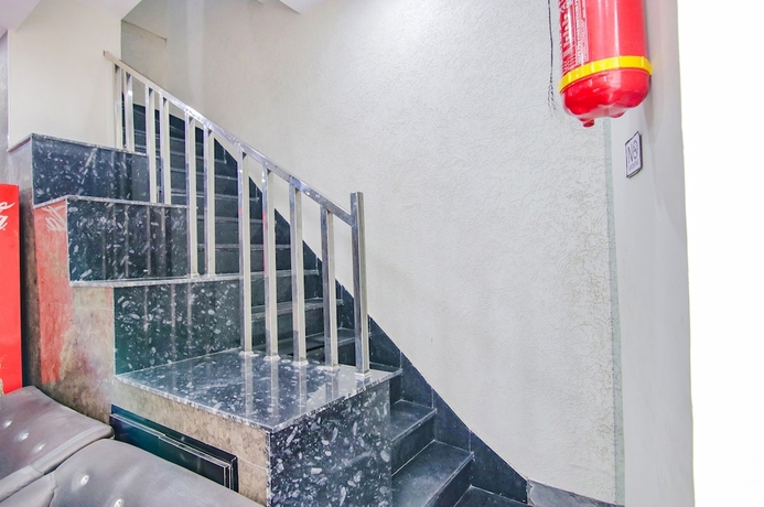 Imagen de los interiores del Hotel Fabhotel Golden Gate. Foto 11