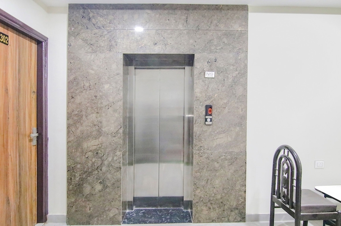 Imagen de los interiores del Hotel Fabhotel Golden Gate. Foto 12