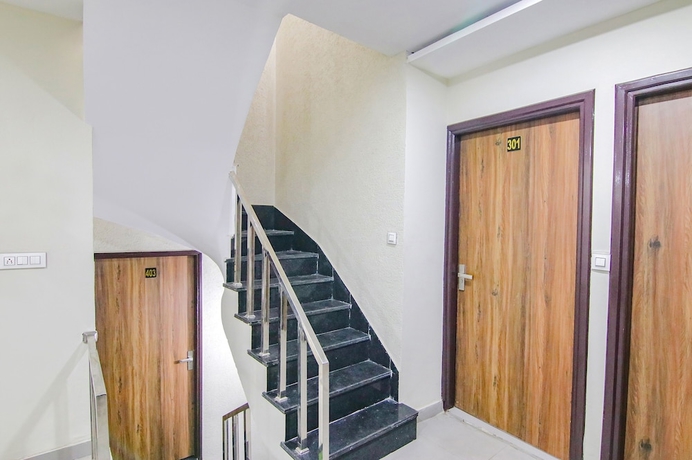 Imagen de los interiores del Hotel Fabhotel Golden Gate. Foto 13