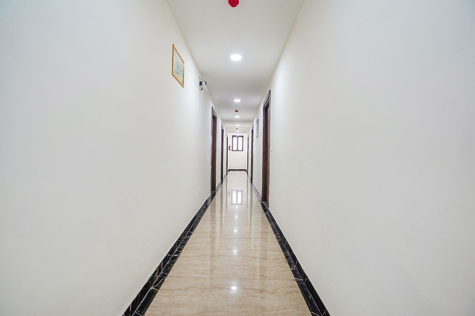 Imagen de los interiores del Hotel Fabhotel Golden Grand. Foto 13