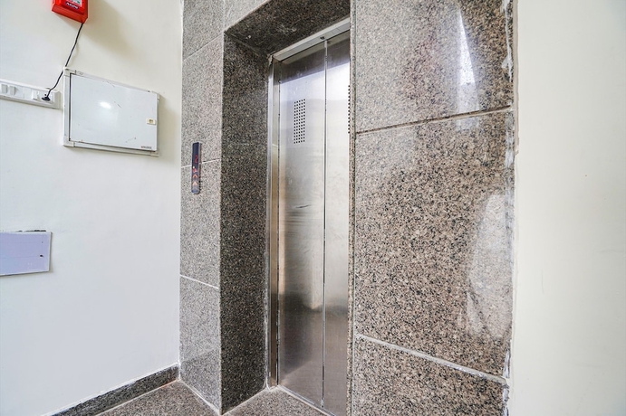 Imagen de los interiores del Hotel Fabhotel Golden Grand. Foto 14