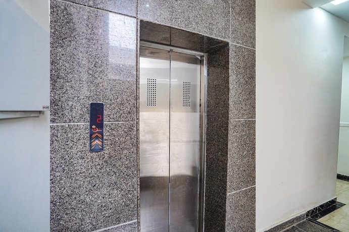 Imagen de los interiores del Hotel Fabhotel Golden Grand. Foto 15
