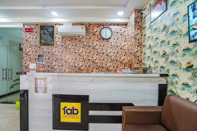 Imagen de los interiores del Hotel Fabhotel Golden Grand. Foto 17