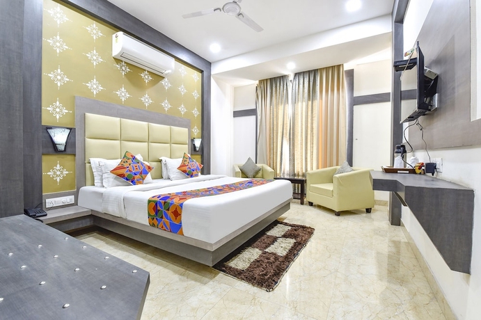 Imagen de la habitación del Hotel Fabhotel Golden Palms. Foto 2