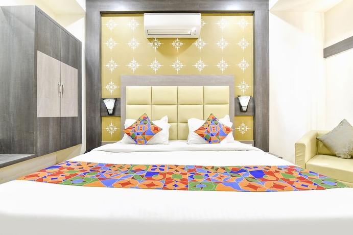 Imagen de la habitación del Hotel Fabhotel Golden Palms. Foto 3