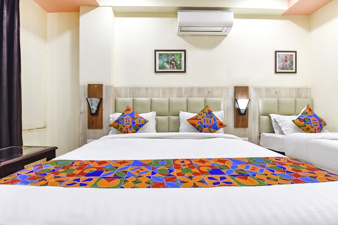 Imagen de la habitación del Hotel Fabhotel Golden Palms. Foto 5