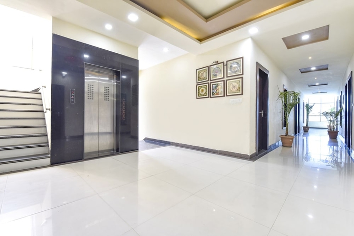 Imagen de los interiores del Hotel Fabhotel Golden Palms. Foto 13