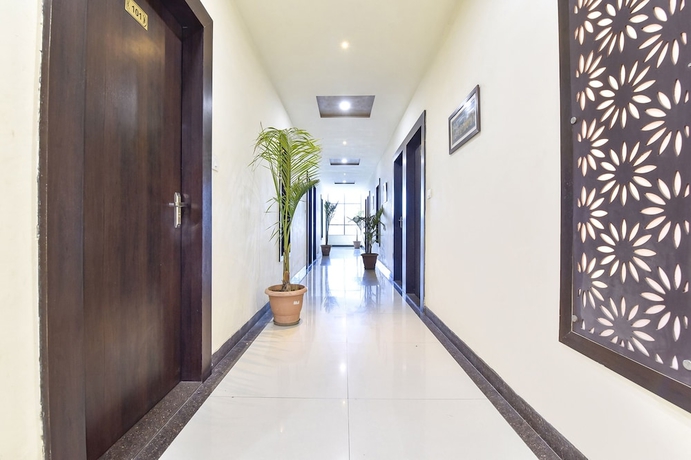 Imagen de los interiores del Hotel Fabhotel Golden Palms. Foto 15