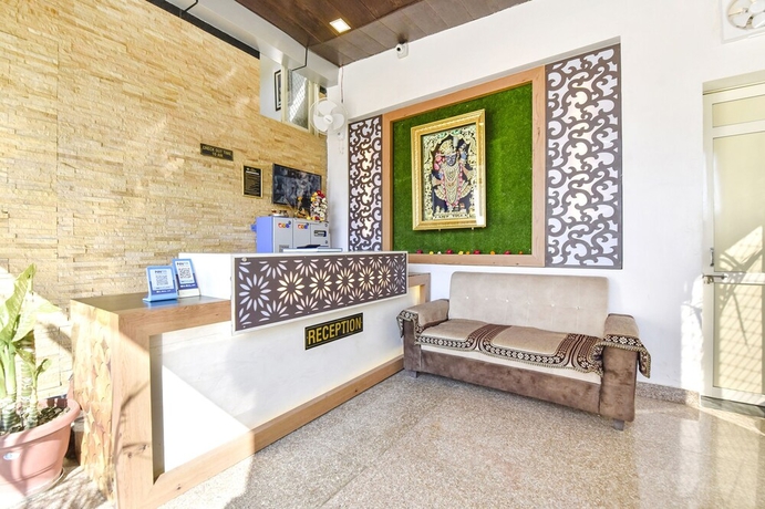 Imagen de los interiores del Hotel Fabhotel Golden Palms. Foto 17