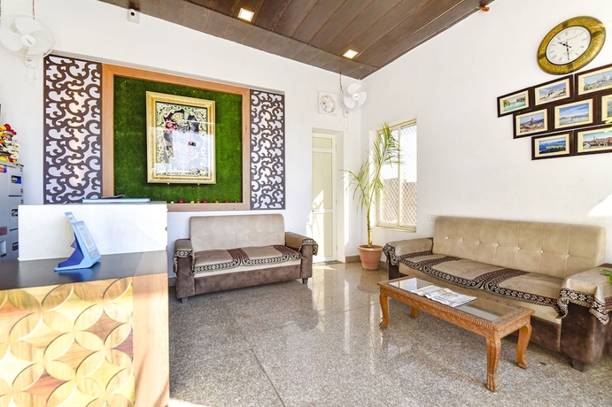 Imagen de los interiores del Hotel Fabhotel Golden Palms. Foto 19