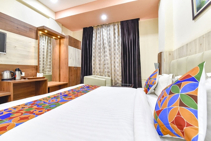 Imagen de la habitación del Hotel Fabhotel Golden Palms. Foto 10