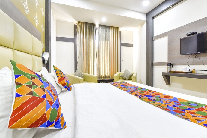 Imagen de la habitación del Hotel Fabhotel Golden Palms. Foto 11