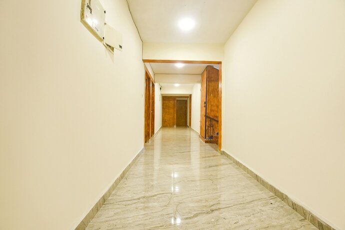 Imagen general del Hotel Fabhotel Grand Royal Palms. Foto 3