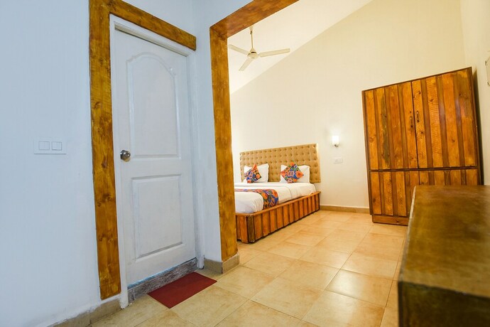 Imagen general del Hotel Fabhotel Grand Royal Palms. Foto 10