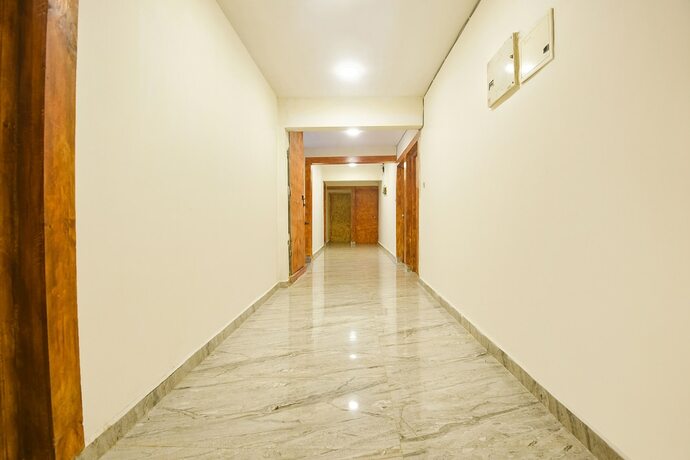 Imagen general del Hotel Fabhotel Grand Royal Palms. Foto 13