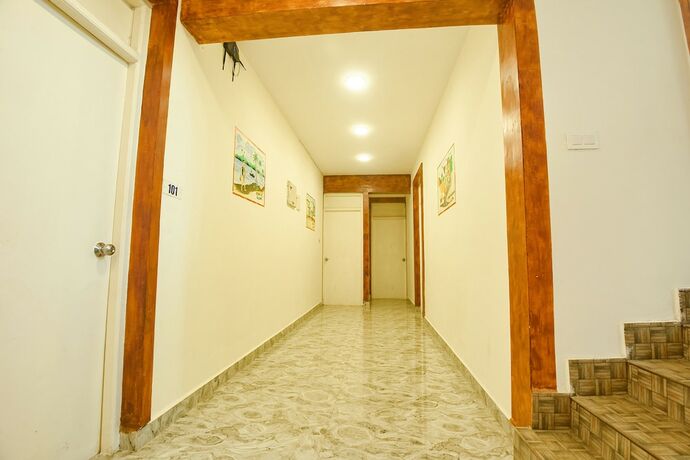 Imagen general del Hotel Fabhotel Grand Royal Palms. Foto 16