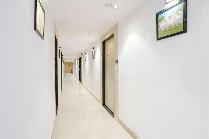 Imagen de los interiores del Hotel Fabhotel Grey Sky. Foto 11