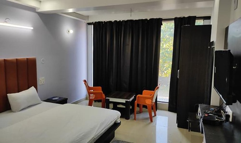 Imagen de la habitación del Hotel Fabhotel Heli Resorts. Foto 19