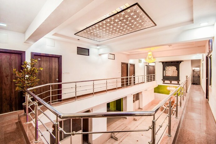 Imagen de los interiores del Hotel Fabhotel Himanshi. Foto 35