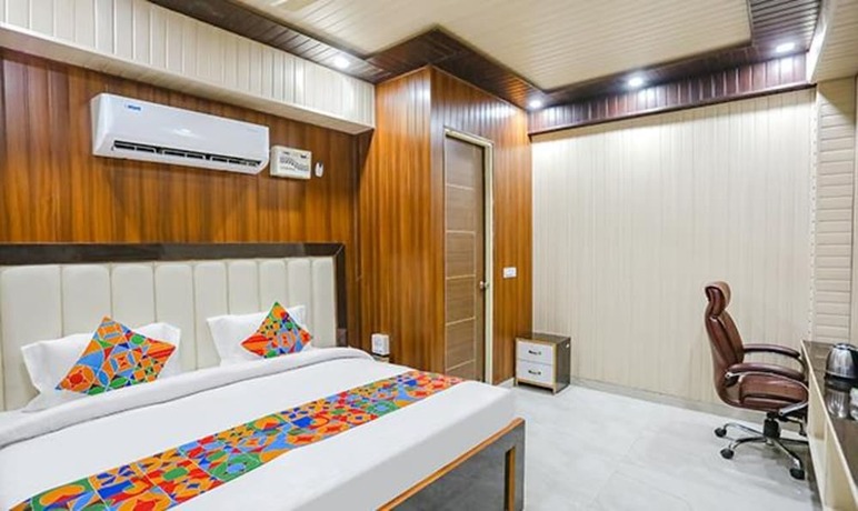 Imagen de la habitación del Hotel Fabhotel Jms Residency. Foto 19