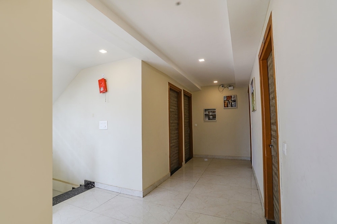 Imagen de los interiores del Hotel Fabhotel Js Pearl. Foto 14