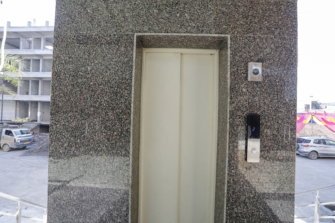 Imagen de los interiores del Hotel Fabhotel Js Pearl. Foto 17